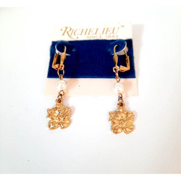Richelieu Vintage Flower Faux Pearl Gold Tone Lever back Pierced Earrings - Picture 3 of 5
